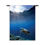 Wandkleed Zeeschildpad In Helderblauw Water 03 Rechthoek Verticaal