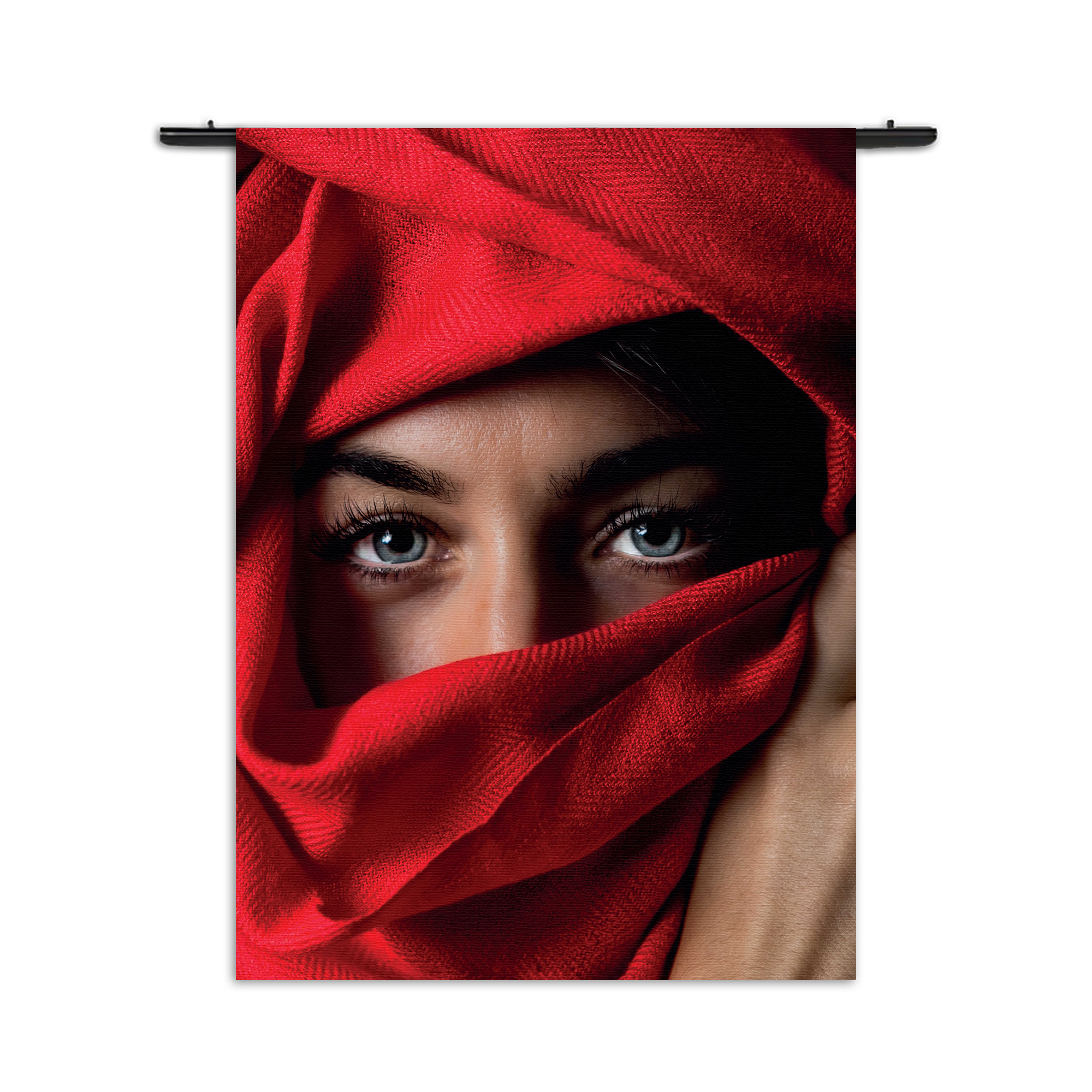 Wandkleed Jonge Arabische Vrouw Met Rode Hoofddoek Rechthoek Verticaal
