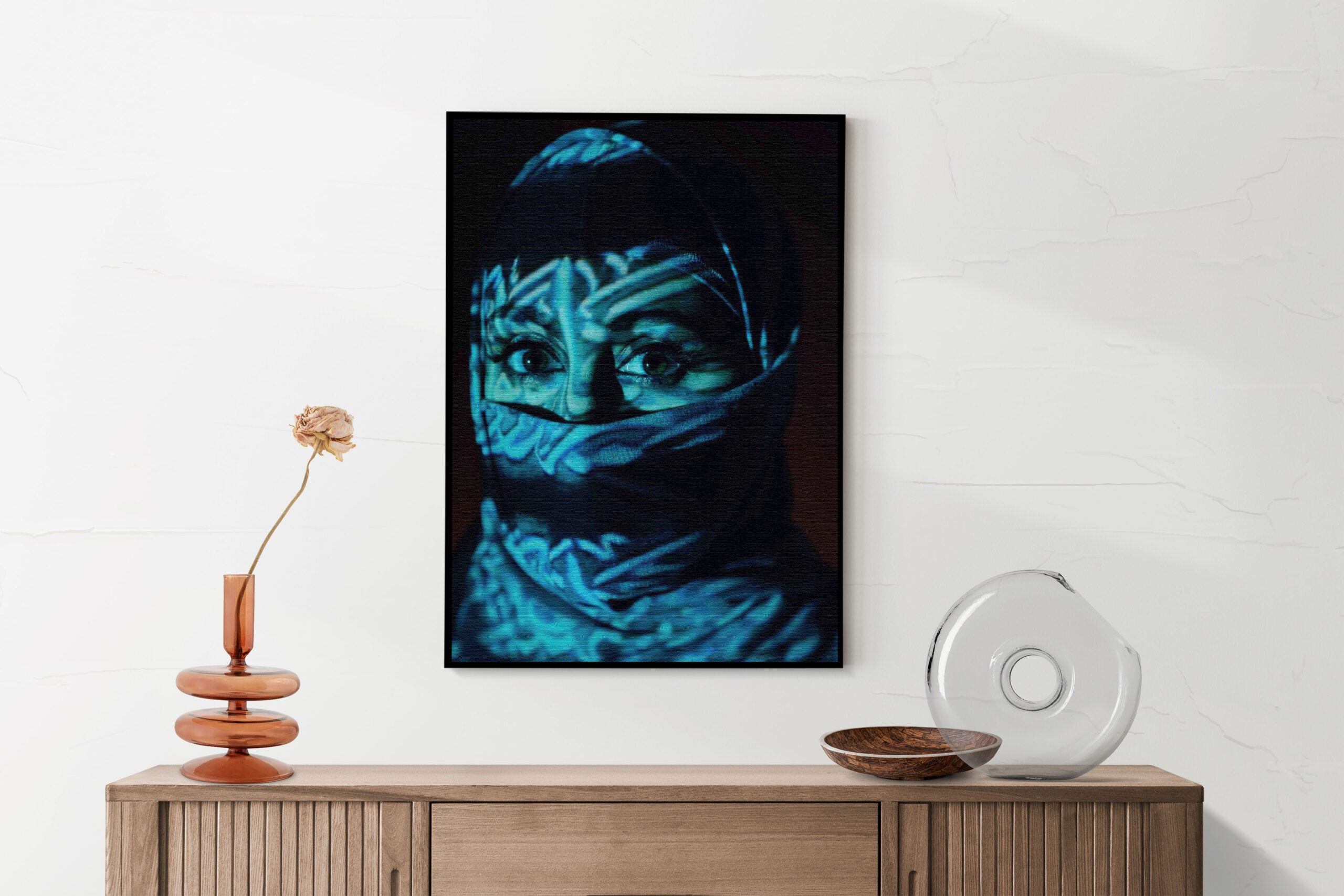 Akoestisch Schilderij Jonge Arabische Vrouw Met Blauwe Hoofddoek Rechthoek Verticaal Template 50 70 verticaal mensen 9 2 scaled 1