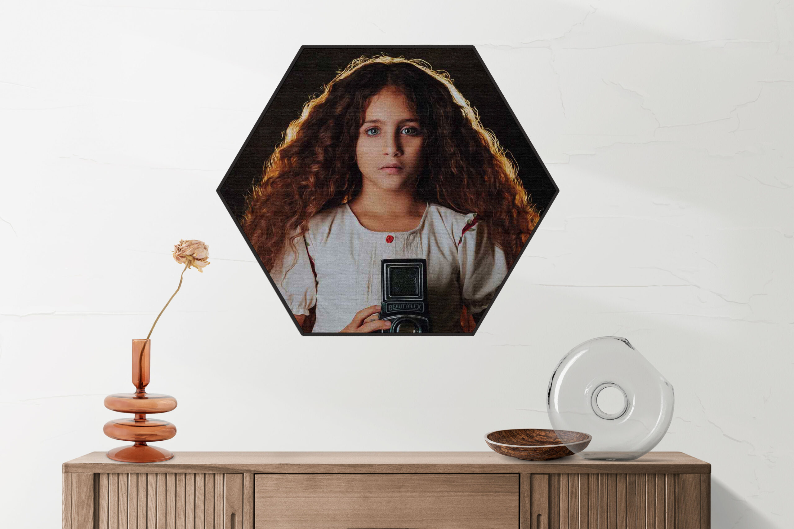 Akoestisch Schilderij Mooi Jong Meisje Met Camera Hexagon Template Hexagon mensen 22 2 scaled 1