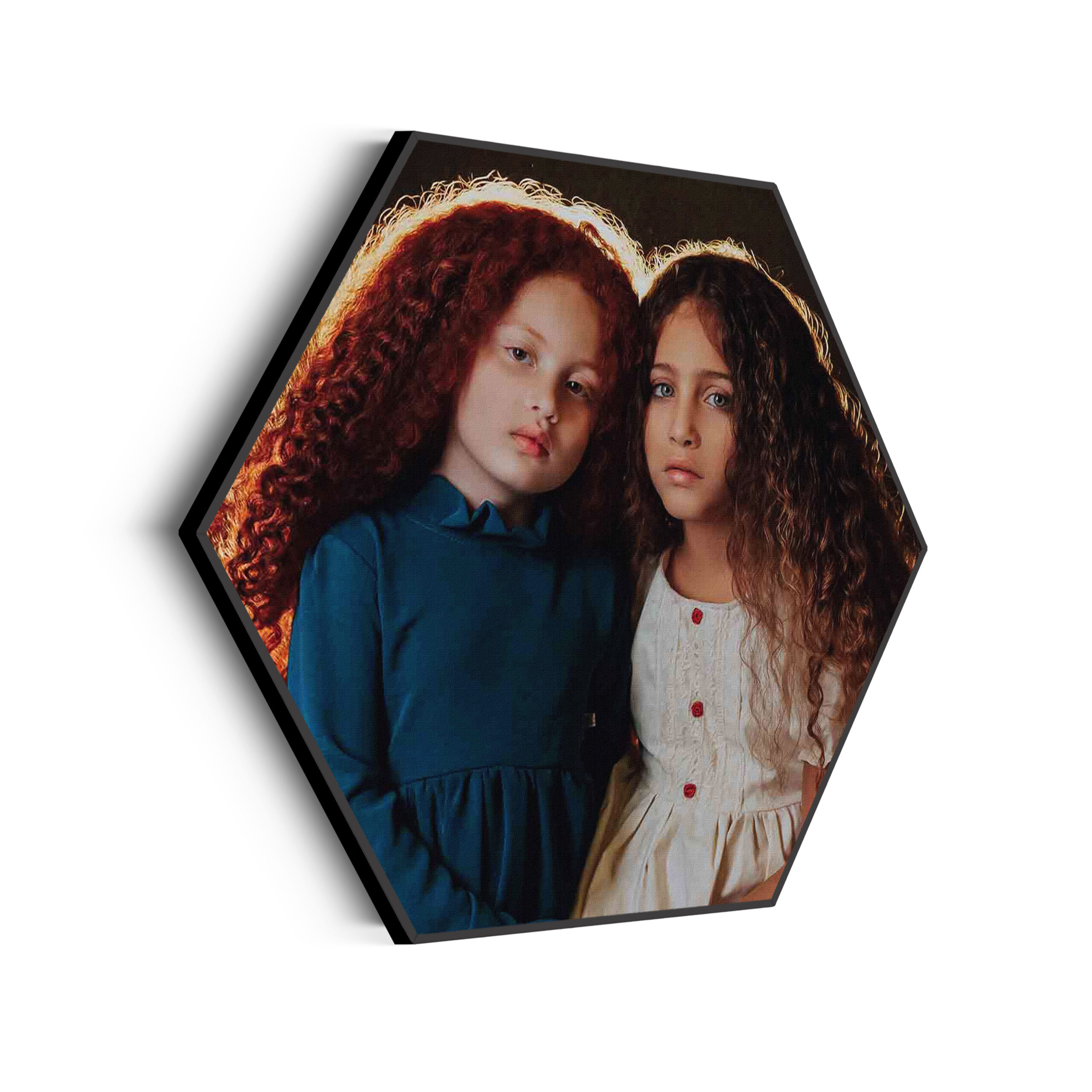 Akoestisch Schilderij Twee Jonge Meiden Met Krullend Haar Hexagon Template Hexagon mensen 23 scaled 1