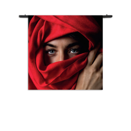Wandkleed Jonge Arabische Vrouw Met Rode Hoofddoek Rechthoek Vierkant