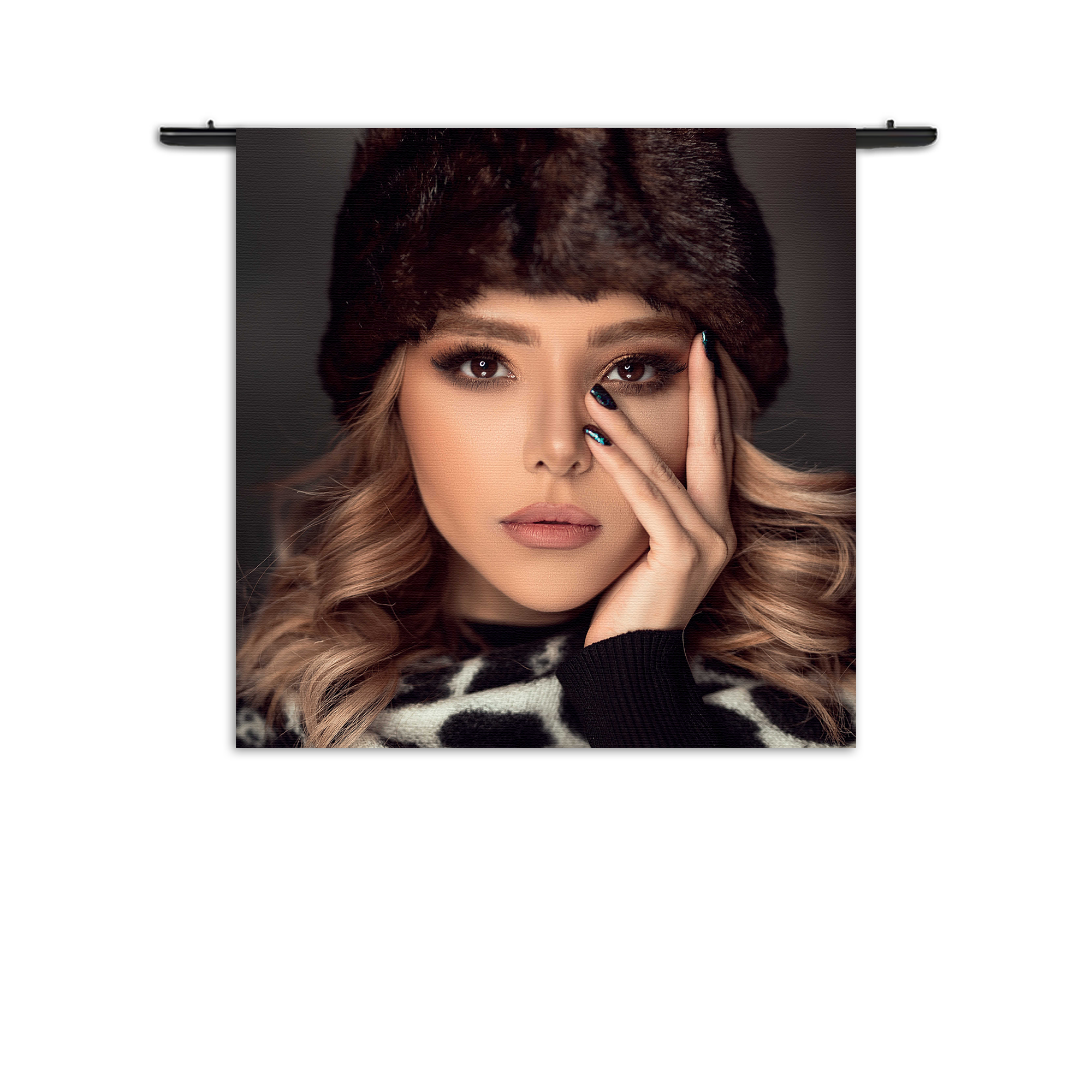 Wandkleed Sexy Blonde Dame Met Oosterse Muts Rechthoek Vierkant