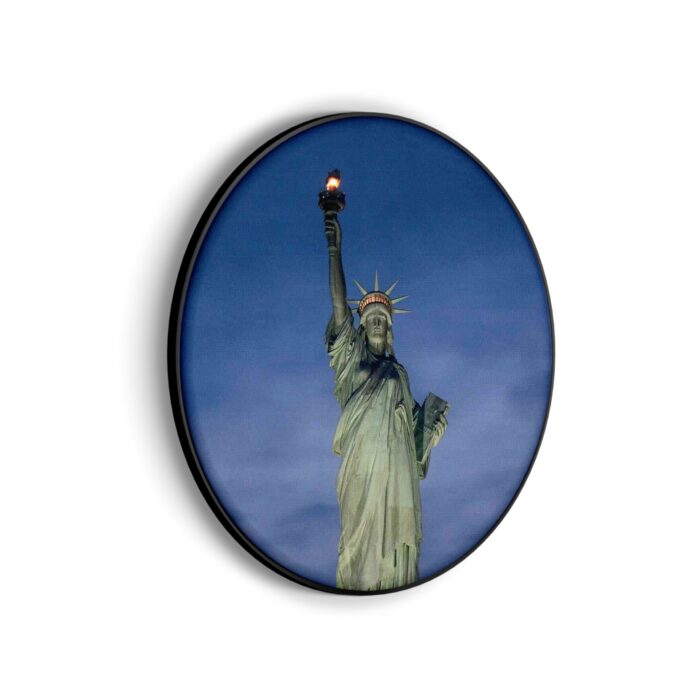 Akoestisch Schilderij Vrijheidsbeeld New York Donker 02 Rond - Muurcirkel Template Vierkant Rond Steden 19 scaled 1