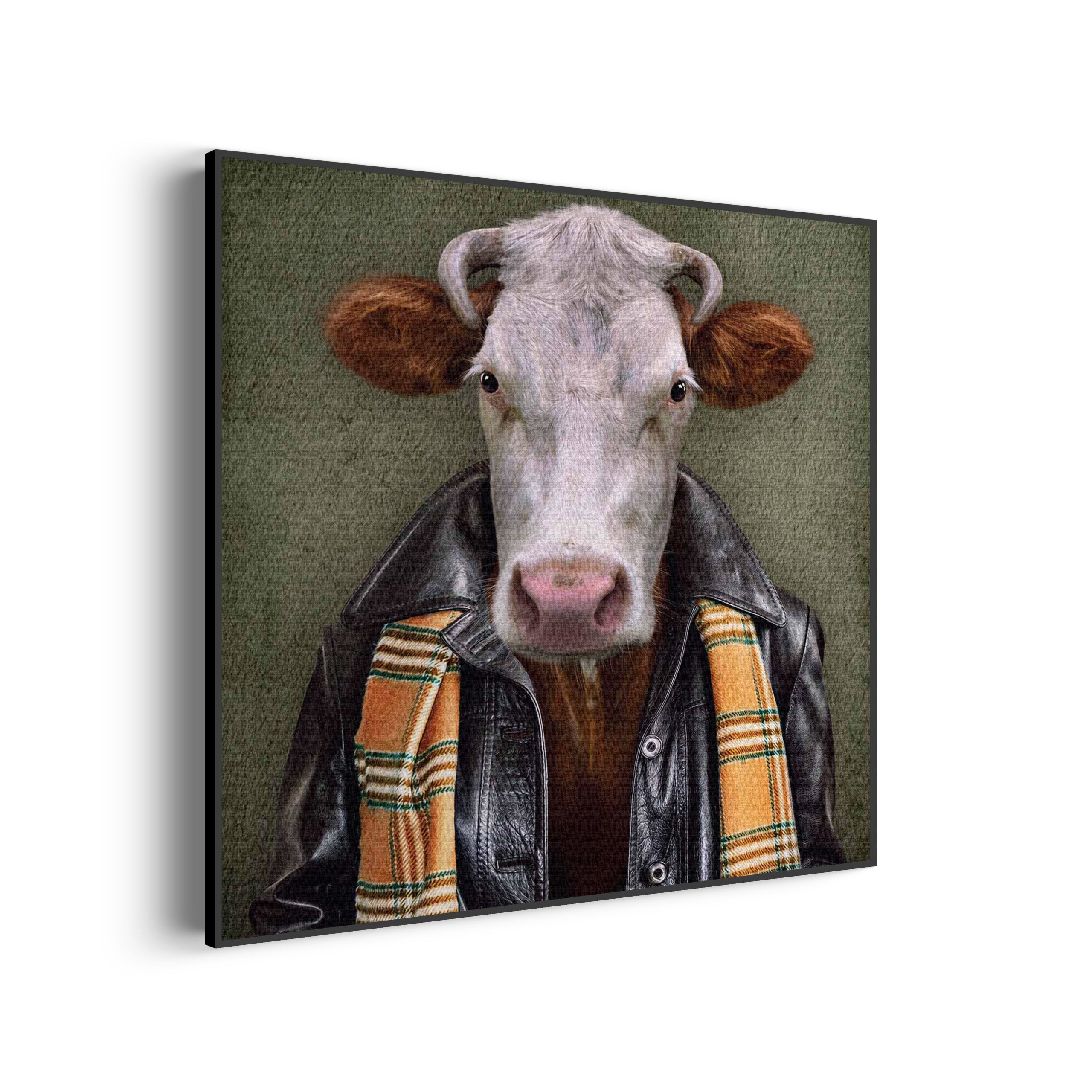 Akoestisch Schilderij Menselijke Koe Met Leren Jas Vierkant Template Vierkant Rond ironisch 2 scaled 1