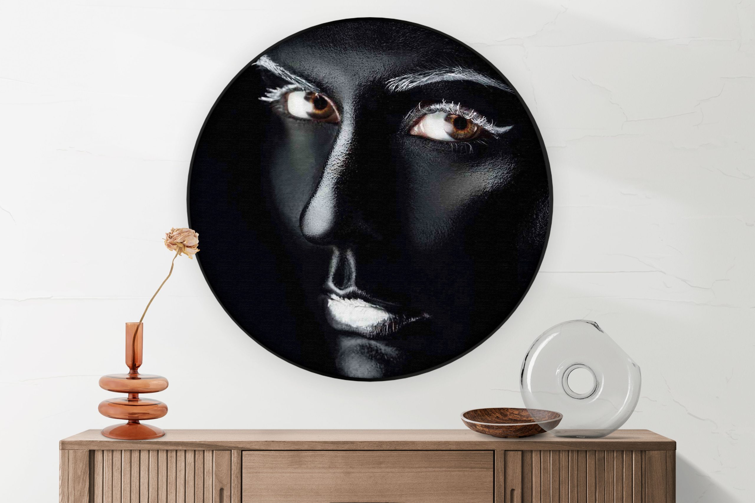 Akoestisch Schilderij Dame Zilvere Make up Rond - Muurcirkel Template Vierkant Rond lifestyle 2 1 2 scaled 1