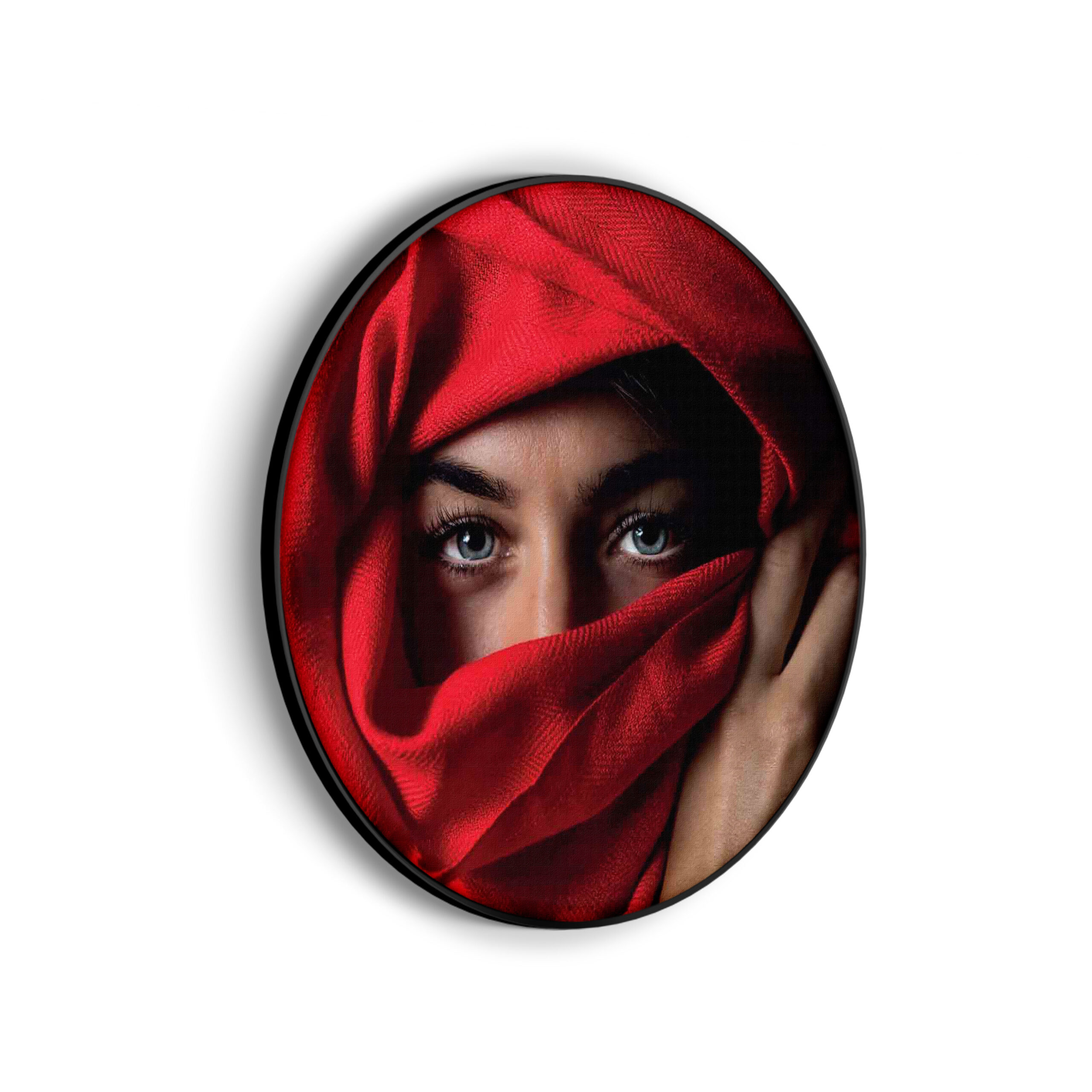 Akoestisch Schilderij Jonge Arabische Vrouw Met Rode Hoofddoek Rond - Muurcirkel Template Vierkant Rond mensen 1 1 3 scaled 1