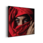Akoestisch Schilderij Jonge Arabische Vrouw Met Rode Hoofddoek Vierkant Template Vierkant Rond mensen 1 scaled 1