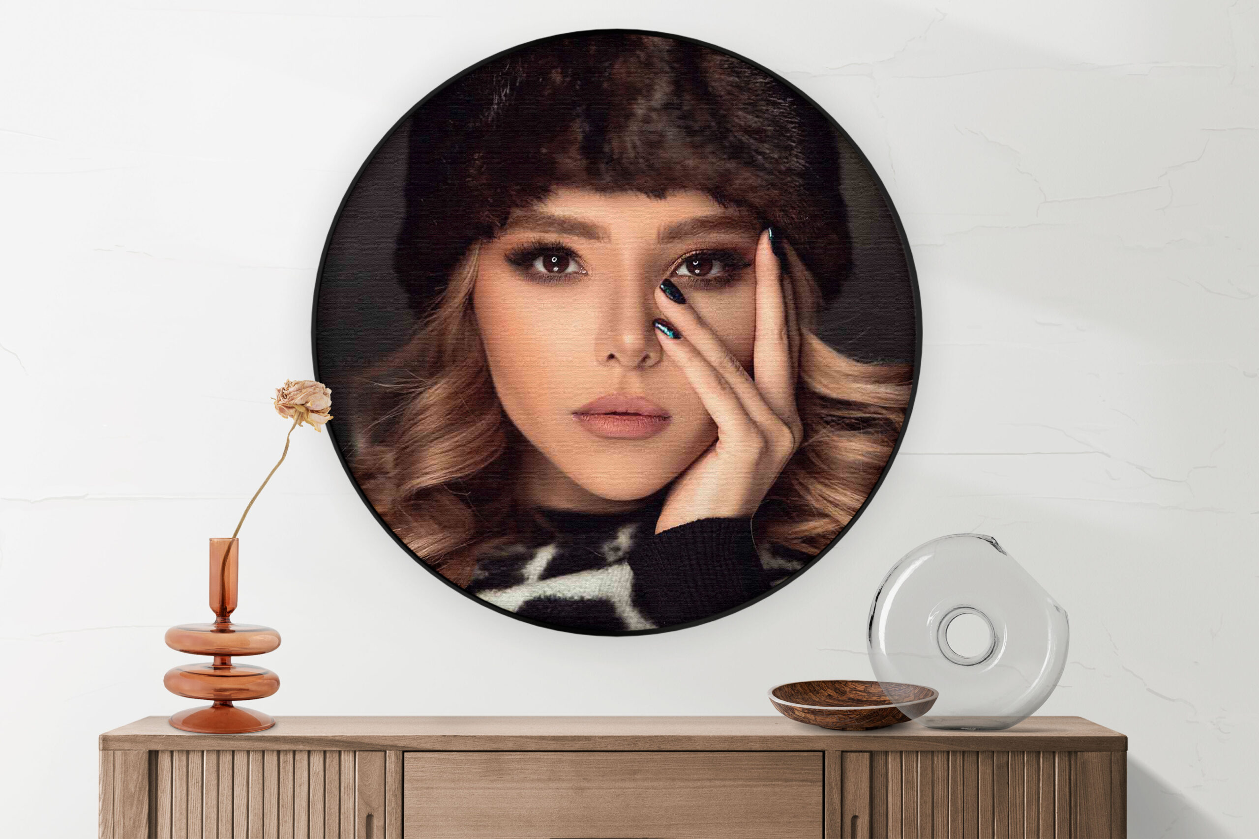 Akoestisch Schilderij Sexy Blonde Dame Met Oosterse Muts Rond - Muurcirkel Template Vierkant Rond mensen 6 1 5 scaled 1