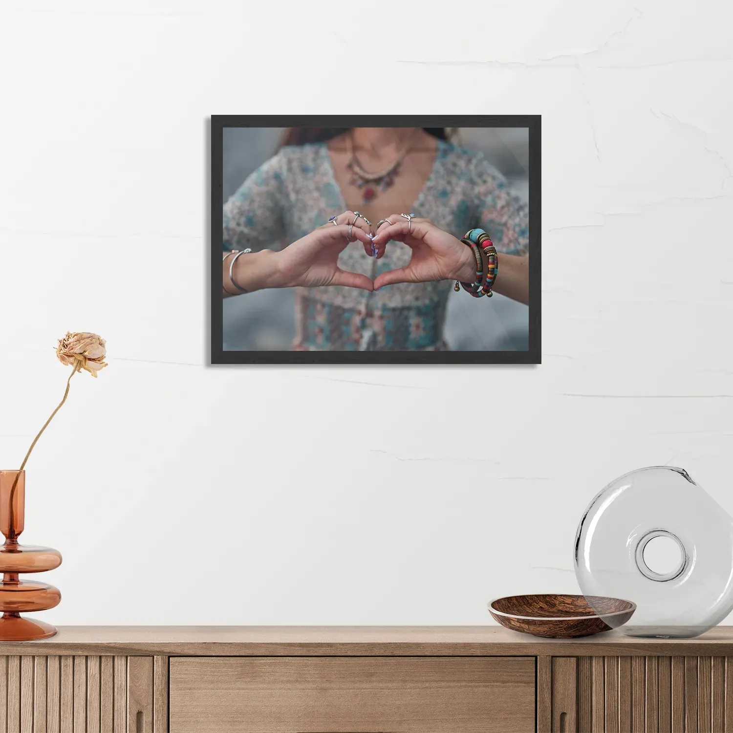 Poster Liefde In Een Handgebaar Rechthoek Horizontaal Met Lijst Template PBF 50 70 Horizontaal Mensen 42 3