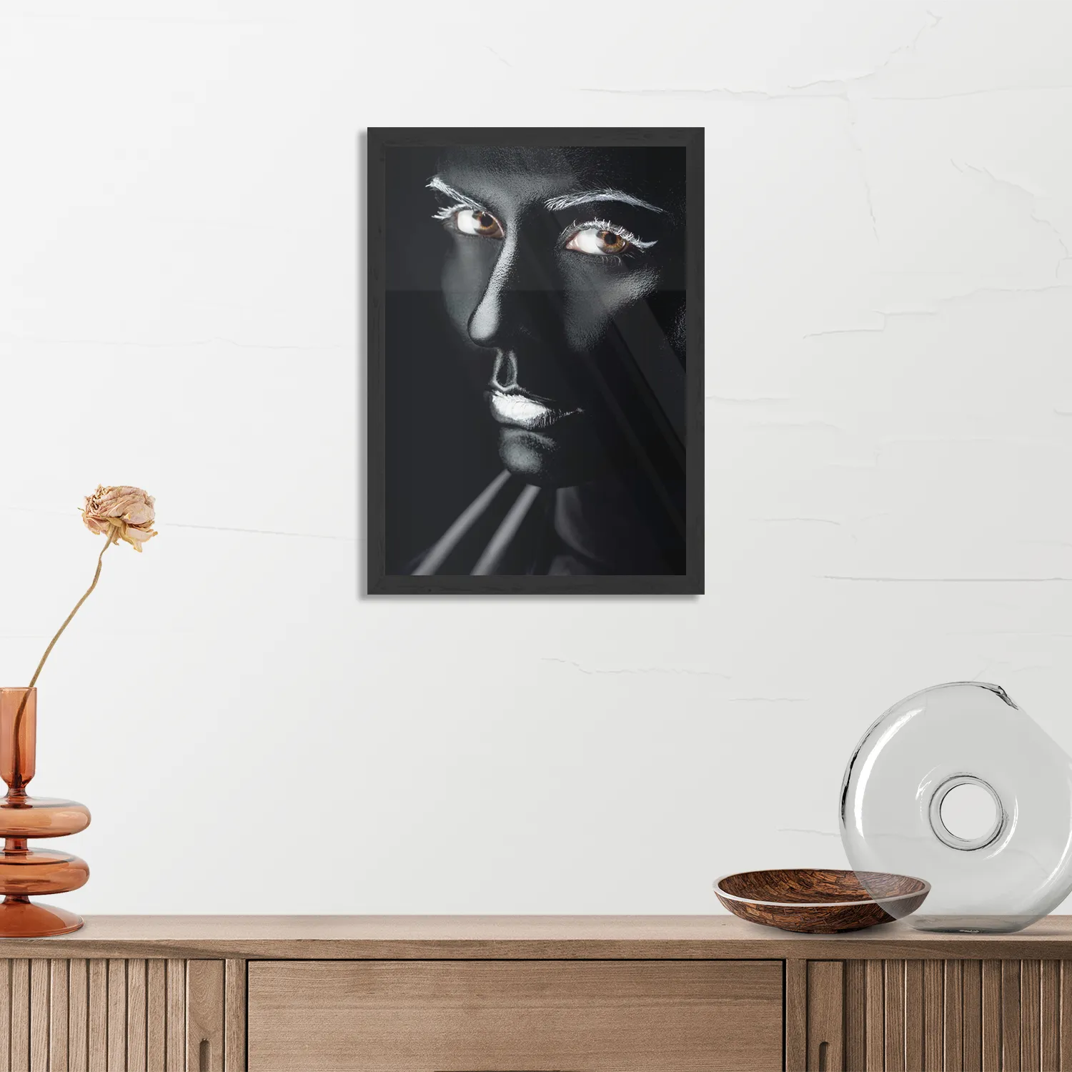 Poster Dame Zilvere Make up Rechthoek Verticaal Met Lijst Template PBL 50 70 Verticaal Lifestyle 2 3