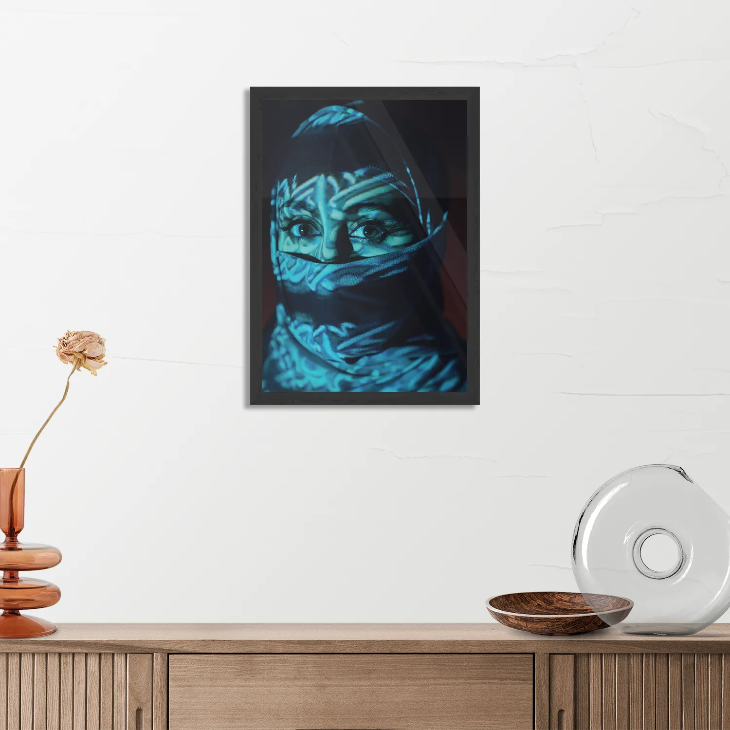 Poster Jonge Arabische Vrouw Met Blauwe Hoofddoek Rechthoek Verticaal Met Lijst Template PBL 50 70 Verticaal Mensen 9 3