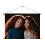 Template_TP_50-70_Horizontaal_Mensen_23-1 Textielposter Twee Jonge Meiden Met Krullend Haar Rechthoek Horizontaal Template TP 50 70 Horizontaal Mensen 23 1