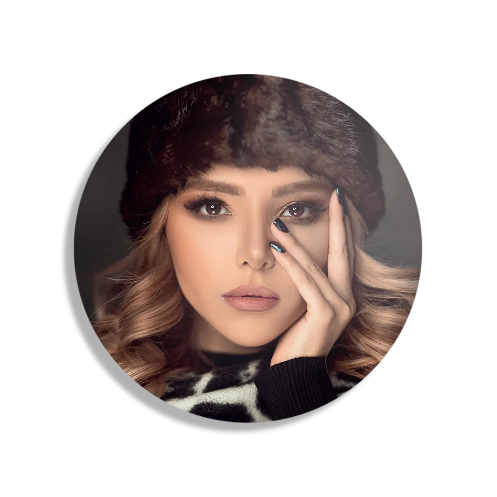 Template_TP_DB_Rond_Mensen_6-1 Schilderij Sexy Blonde Dame Met Oosterse Muts Rond – Muurcirkel Template TP DB Rond Mensen 6 1