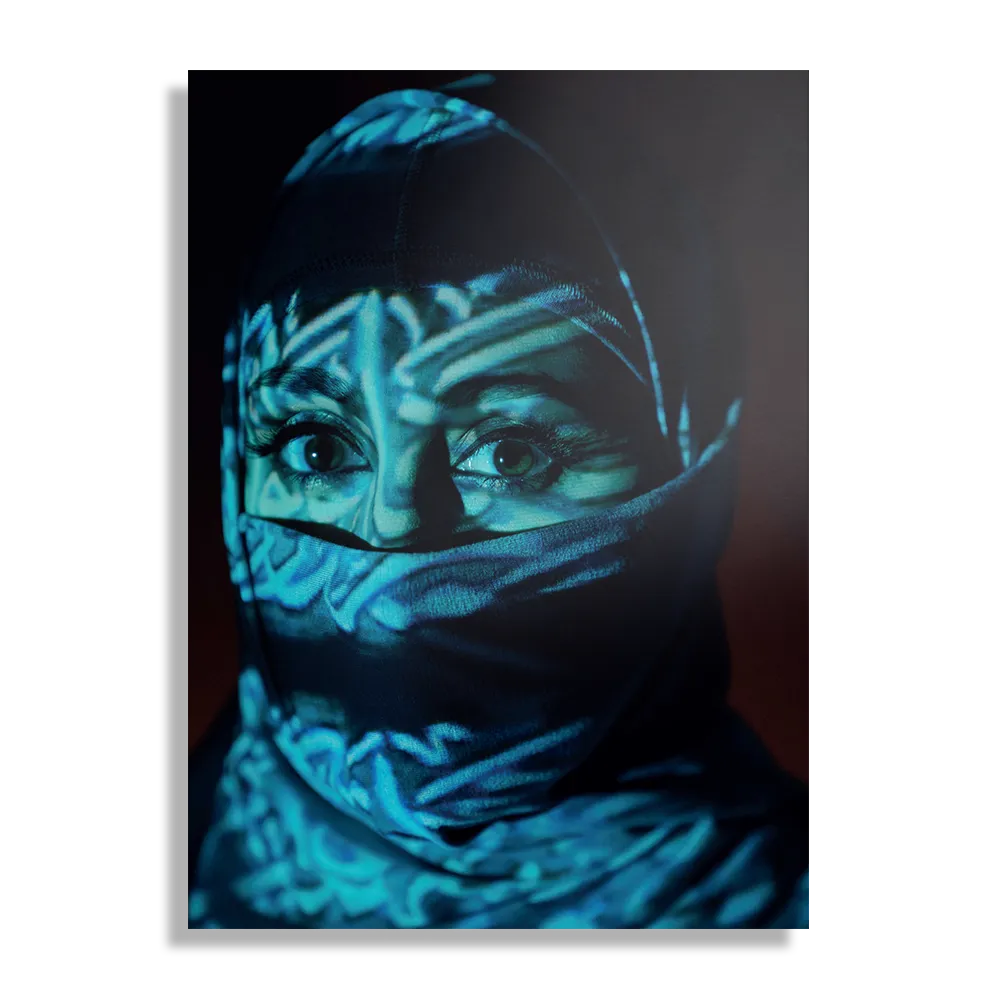 Schilderij Jonge Arabische Vrouw Met Blauwe Hoofddoek Rechthoek Verticaal Template DB 50 70 Verticaal Mensen 9 1